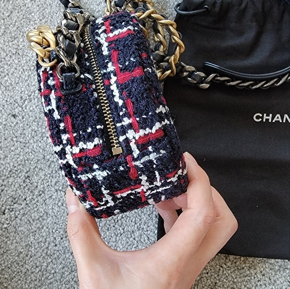 CHANEL 19 Round Clutch on chain tweed - Picture 16 of 16